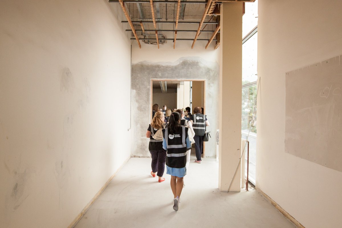 TalentGardenit's tweet photo. Ieri a #Dublino abbiamo presentato in anteprima (reale e virtuale) il nostro nuovo campus all'ecosistema dell'innovazione irlandese. Le porte si apriranno ufficialmente a Settembre! 🚀 Scopri il progetto: https://t.co/SH3EvLr0PL https://t.co/aoqs36dK4S