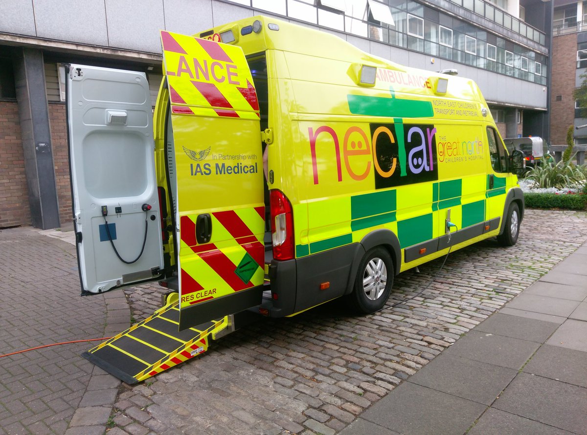 NECTARtransport's tweet image. Children and families learning about  ICU on wheels! 🚑
#popuphospital
@GreatNorthCH @teameviecharity @getnorth2018 @RachaelBedingf2 @Lyndanic123 @lynmariascott