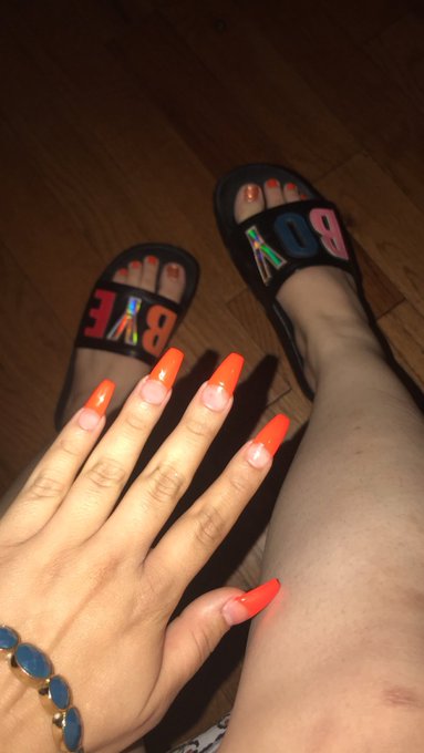 Watch 𝙽𝚊𝚑𝚒𝚛 🍒's leaked NSFW photo on TwXstars