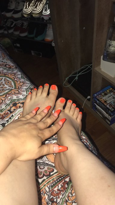 Watch 𝙽𝚊𝚑𝚒𝚛 🍒's leaked NSFW photo on TwXstars