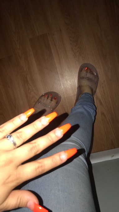 Watch 𝙽𝚊𝚑𝚒𝚛 🍒's leaked NSFW photo on TwXstars