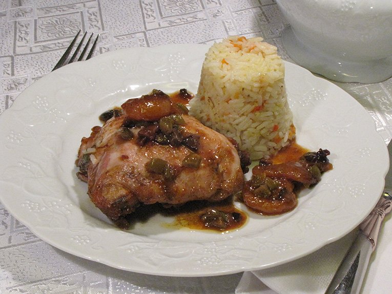 diegoborinsky's tweet photo. Paso el chivo del emprendimiento gastronómico de mi prima Daniela, que cocina espectacular. Comida casera. Pedidos a domicilio. Dulce. Cintas verdes. Pollo Dimashqi. Lomo Strogonoff. 
📧    dimashquicocina@gmail.com 
https://t.co/I145cZQYbZ
Instagram: @dimashqicocina https://t.co/WiW2OcibZ4