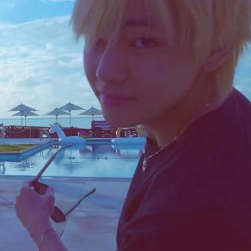 bomba3012's tweet photo. Новая оформа💕

#BTS #KimTaehyung #V https://t.co/ksn0XMPvWn
