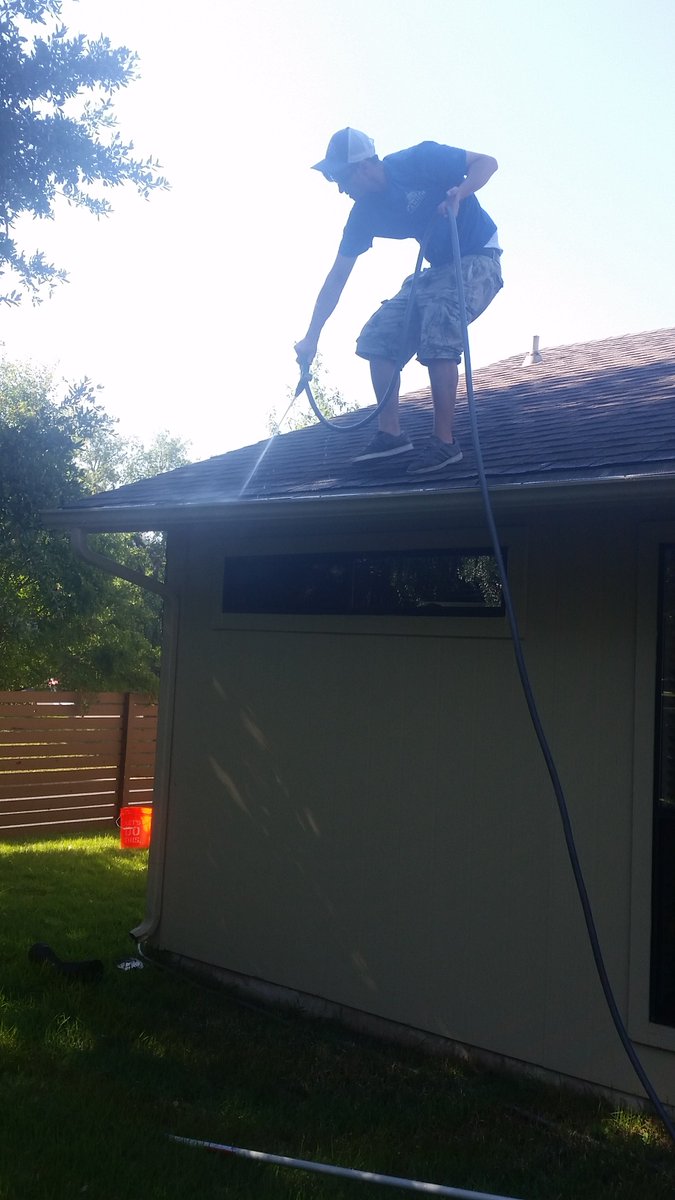 GoFanPRO's tweet image. The Fannin Team cleaning gutters.

#Rollingwoodtx #austintx #Gutters #Clean #Dirtyjobs #Professional