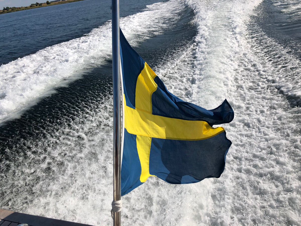 JustinRose99's tweet photo. Having a fantastic time in Sweden with the @henrikstenson family! Henrik is a pretty solid 🚣👮🏼‍✈️! ☀ 🌊 https://t.co/lTkIUSdebZ