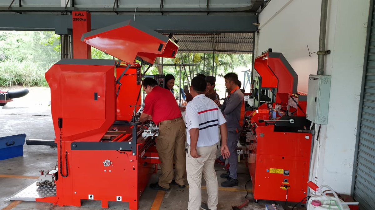 BernhardCompany's tweet image. A great day for Michael He and Ning installing and training the team on our sharpening systems at @banyangolfclub  Thailand. A fabulous course that is honoured at the Asian Golf Awards every year and amongst the top 5 clubs in Asia #keepingsharp great day #education for all too