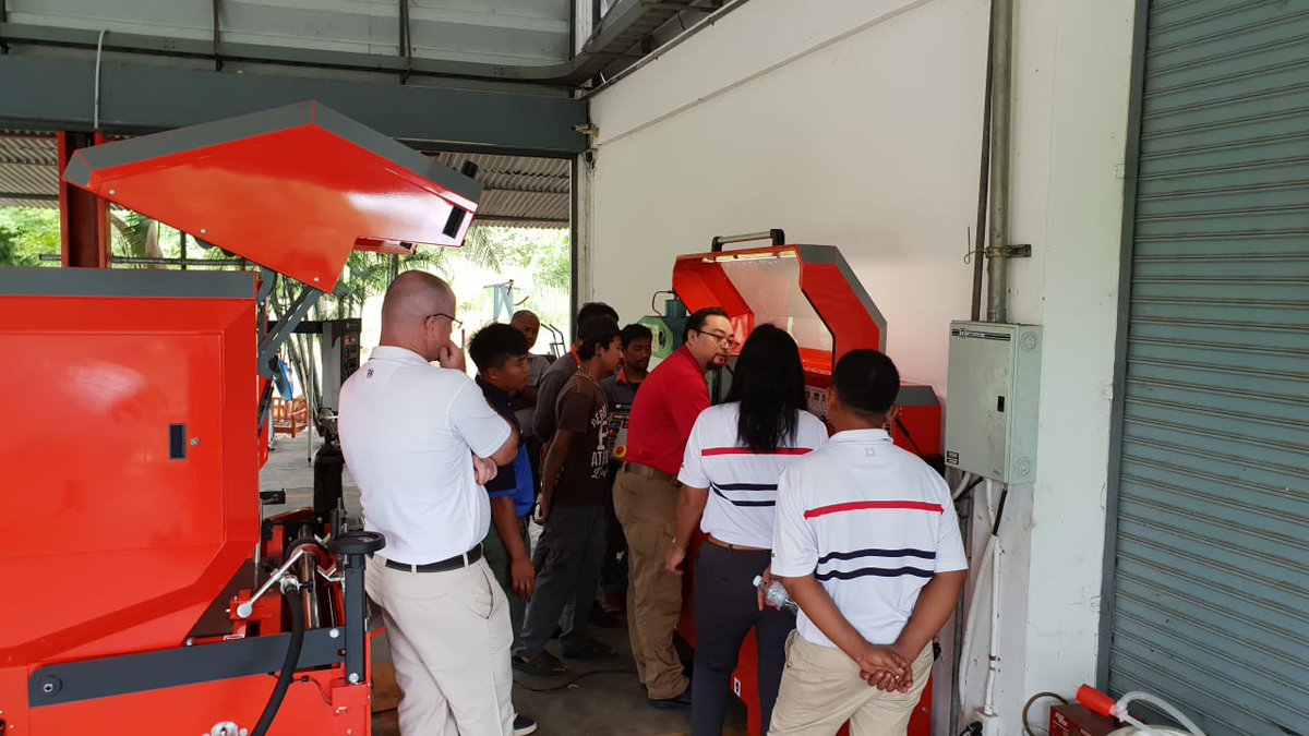 BernhardCompany's tweet image. A great day for Michael He and Ning installing and training the team on our sharpening systems at @banyangolfclub  Thailand. A fabulous course that is honoured at the Asian Golf Awards every year and amongst the top 5 clubs in Asia #keepingsharp great day #education for all too