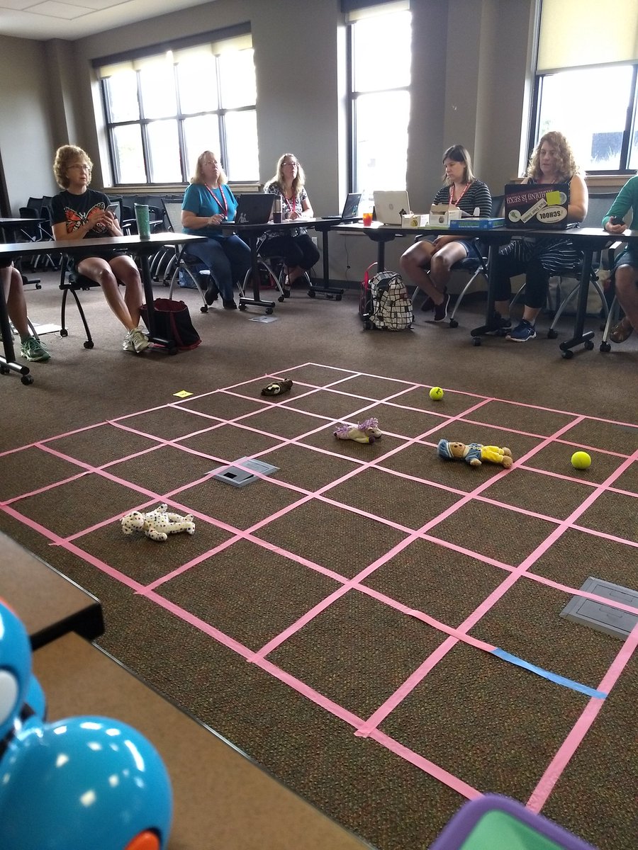 darcierankin's tweet photo. #cml18 talking and sharing about robots and coding this morning with some enthusiastic educators https://t.co/qwh74ag27O