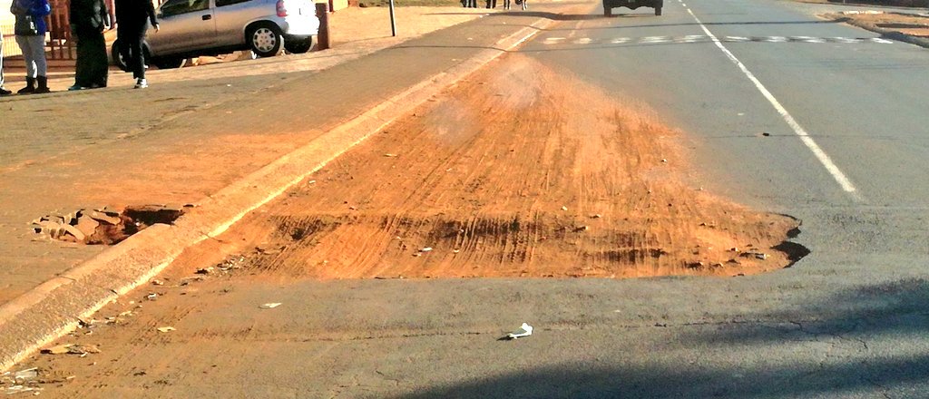 GTP_Traffstats's tweet photo. @MyJRA Again and again @JHBWater Excavation left is a totally unacceptable Dangerous condition. #CrashRisks Vehicles swerve into oncoming lane or brake late and #CivilClaims4VehicleDamages
Volta and Ulundi Are,Lenasia ,x10
@CityofJoburgZA Pls address entities don't work together https://t.co/zNQBakb41P