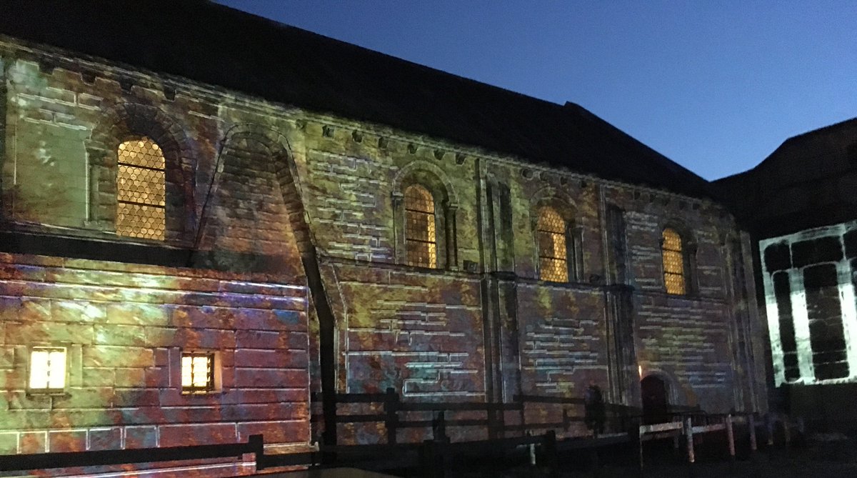 illumentiel_14's tweet photo. Merci à la ville de Caen pour cette belle journée médiévale au château Ducal 🙂 #BanquetFantastique #Caen #Normandie #Mediéval @CaenOfficiel https://t.co/Nl8ddFSLVp
