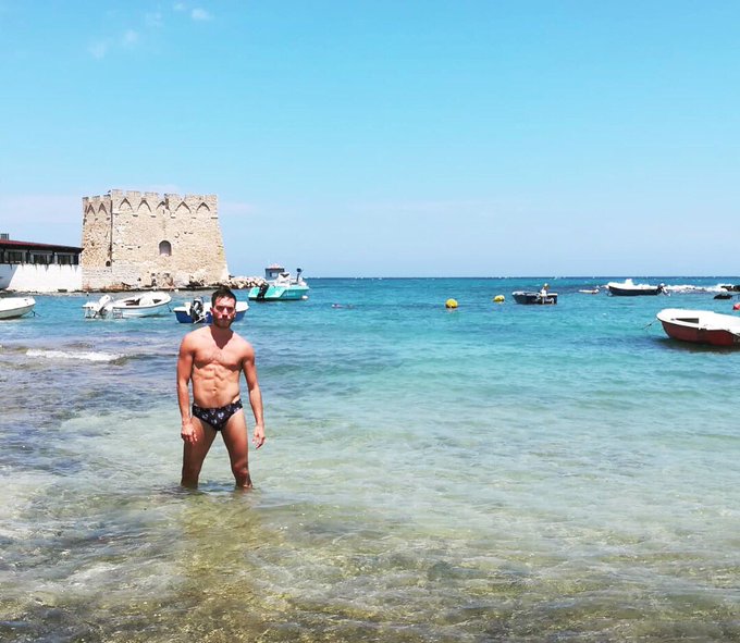 4 pic. wish this summer would never end. #vacation #gay #puglia #summer #posing #burned ???? https://t