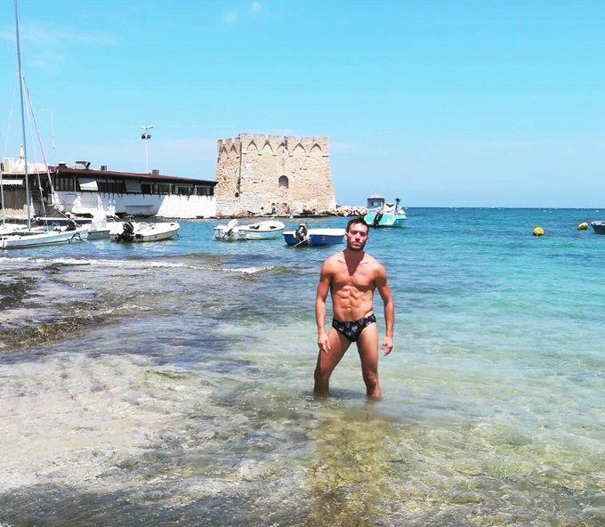 3 pic. wish this summer would never end. #vacation #gay #puglia #summer #posing #burned ???? https://t