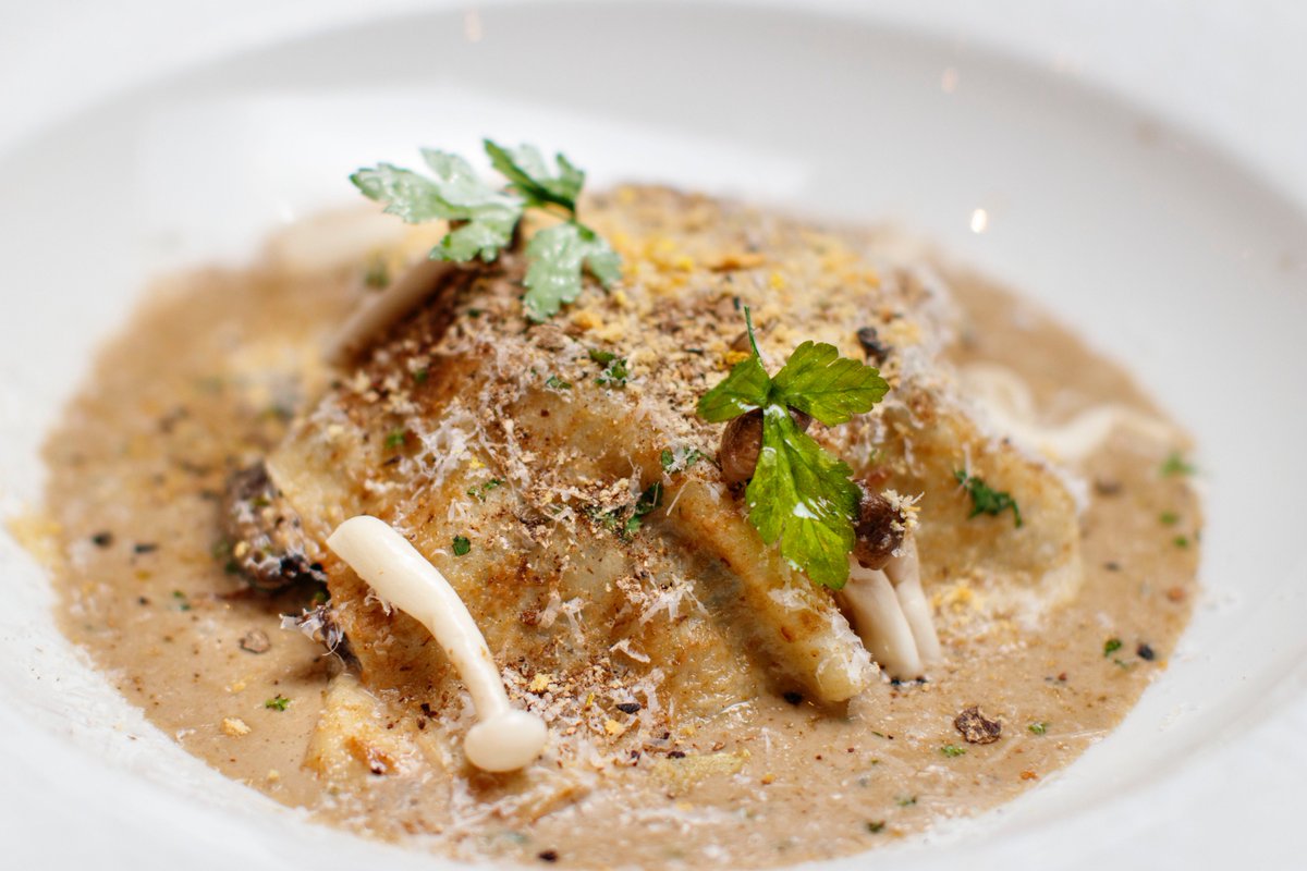 FadeStSocial's tweet photo. Mushroom open ravioli with truffle, parmesan and gremolata

#FadeStreetSocial #RestaurantHour https://t.co/P0NidDZkXr
