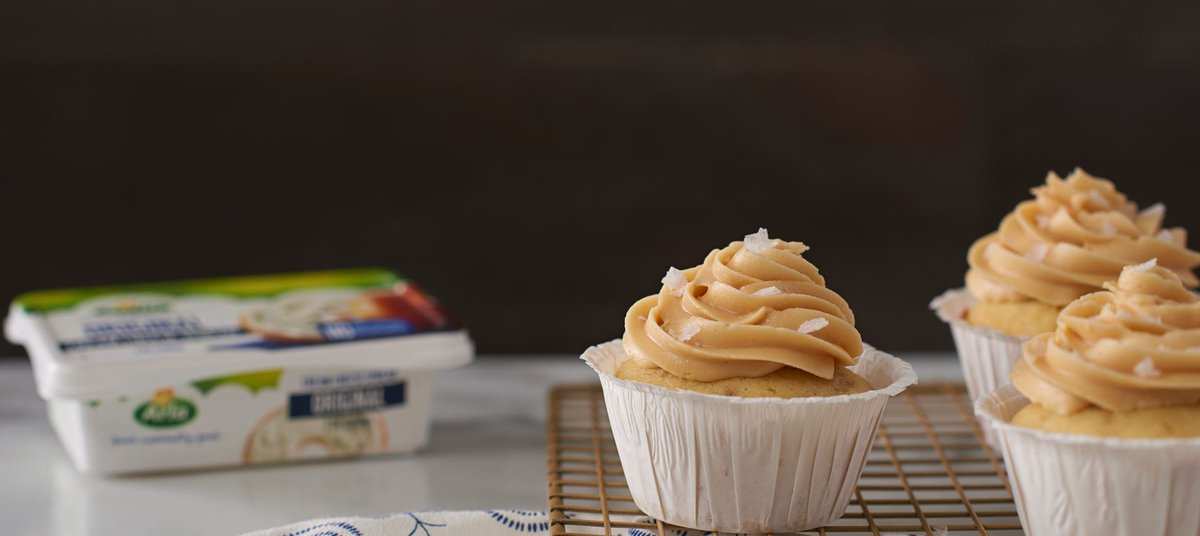 ArlaFoodsUS's tweet photo. Made with #ArlaCreamCheese, this caramel cream cheese frosting banana cupcake is the sweet summer treat we can't get enough of. https://t.co/hb6jFzZBlv https://t.co/lMWncc5LDg