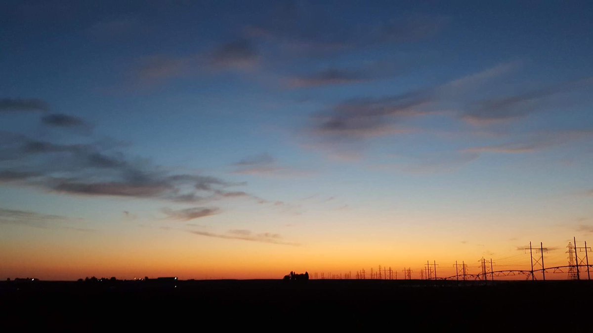 juliaespinozatv's tweet photo. Happy Wednesday! Here's a look at a beautiful sunrise captured in Pasco this morning. #KEPR #EASTERNWA #WAWX https://t.co/Uxfdsc4d0D