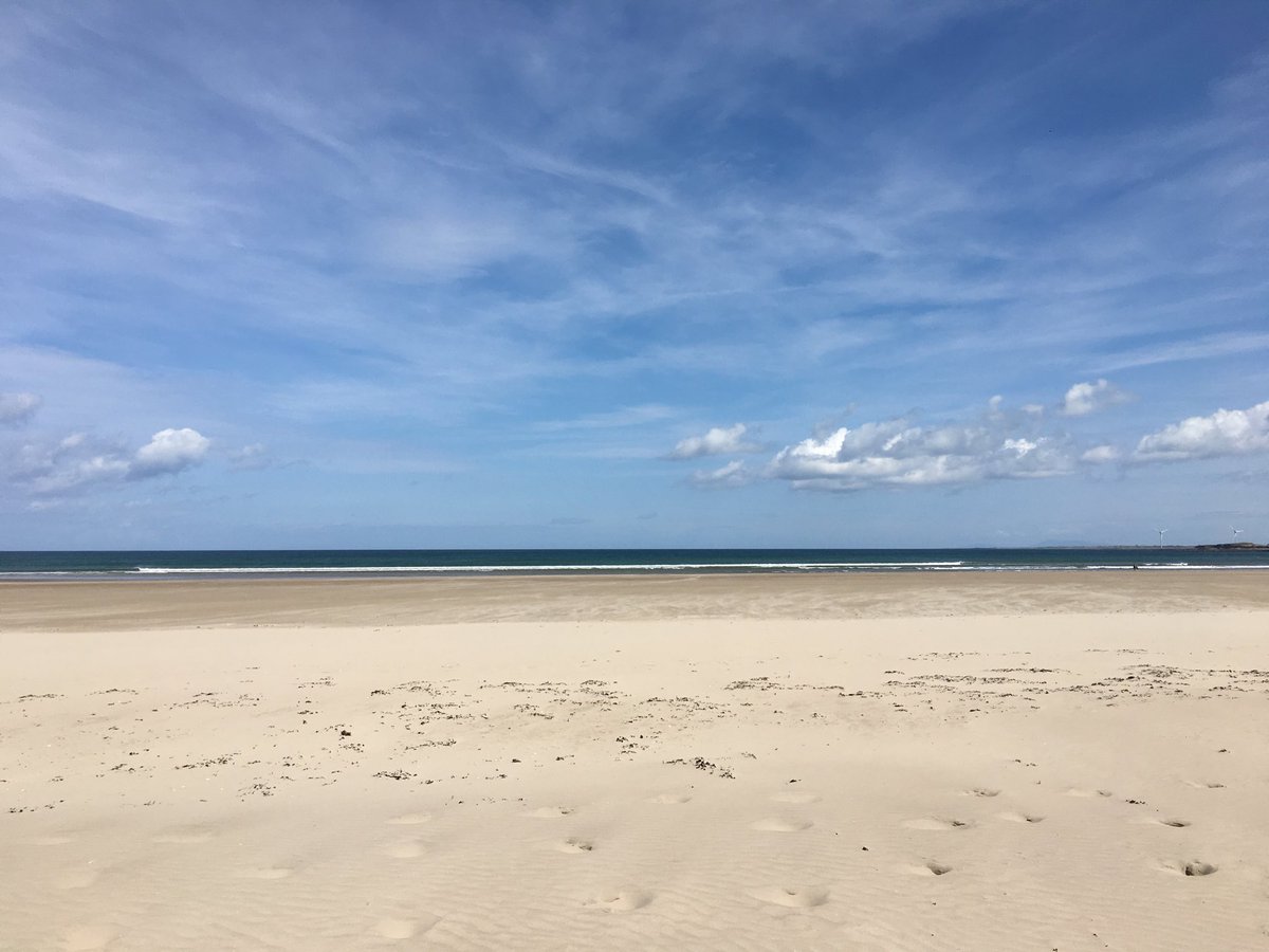 AliCharters's tweet photo. Such a beautiful beach! Zero litter, no crowds, free parking, clear water &miles of sand. #inniscrone ⭐️ ⭐️ ⭐️ ⭐️ ⭐️ https://t.co/PsUptWyplF