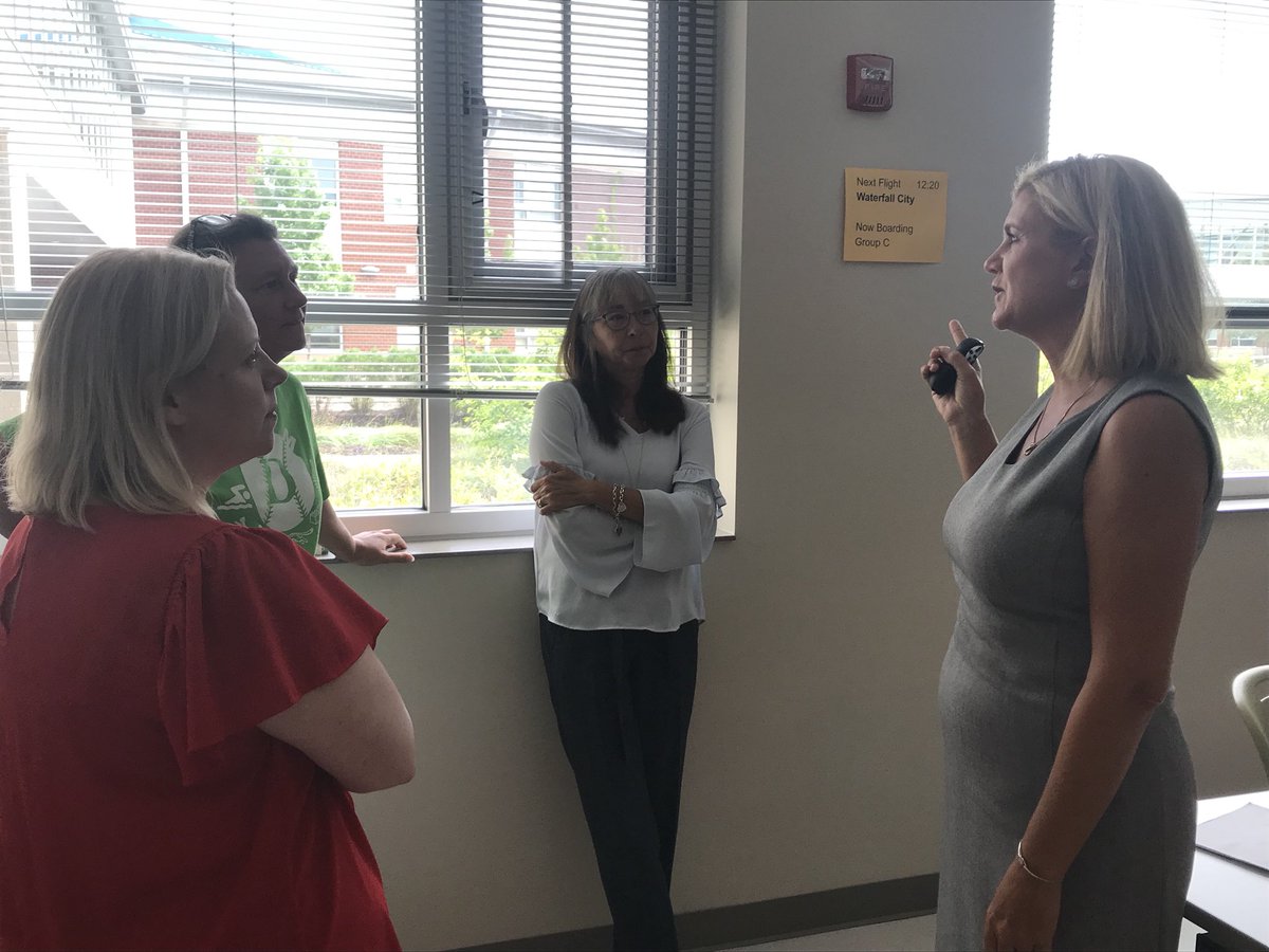 ChelyseMiller's tweet photo. Future ready students will have to make choices throughout their career and life.  How are we preparing students by offering various types of choices? #transformvbcps #vbplearn https://t.co/CKSE5mwjkP
