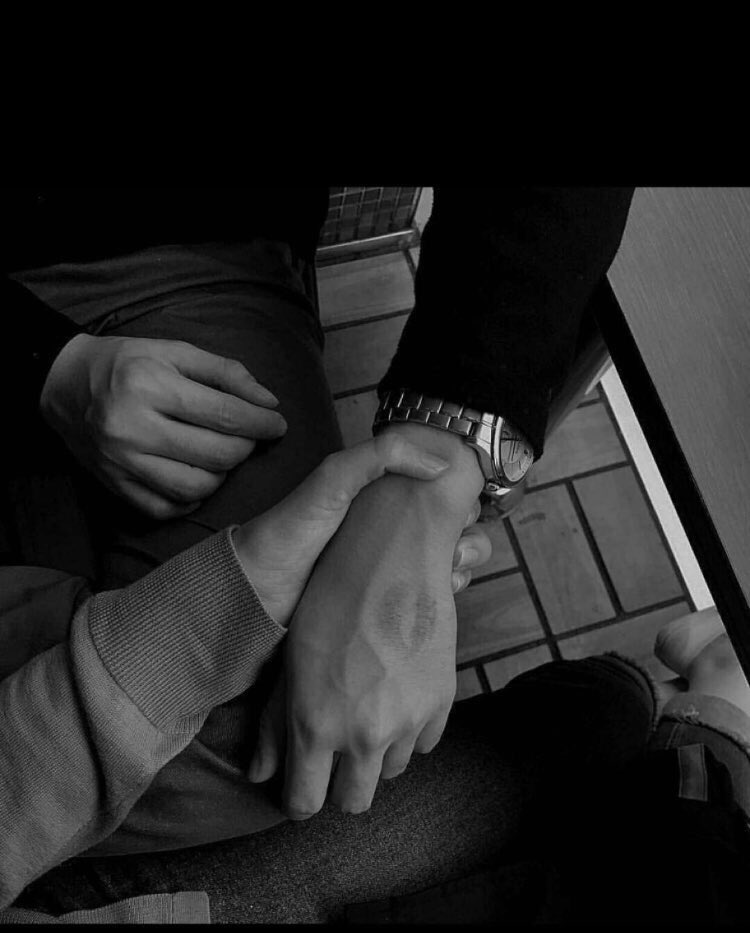 #سعاده_الرجل_في

إذا أحب الرجل انثى ..
فإنها تصبح نقطة ضعفه 
ولكن اذا احبت الانثى رجلاً ..
فإنه يصبح نقطة قوتها. !!