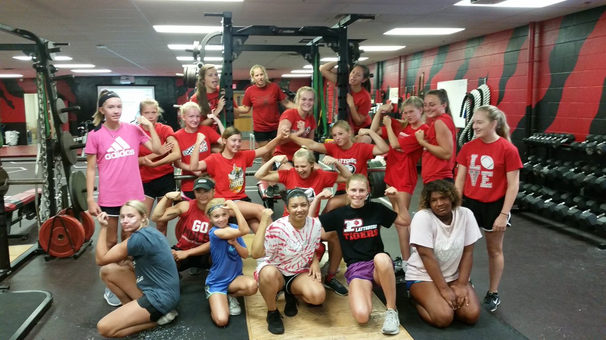 EllisBoldt5's tweet photo. These girls (plus about another 10 not pictured ) did an amazing job putting in the work this summer to get better.  So proud of these girls showing up everyday!  The future is bright for the Lady Tigers!  #ownthemoment @PHS_strength @Coach_K84 @mgordon7718 https://t.co/YxthpE6OhE