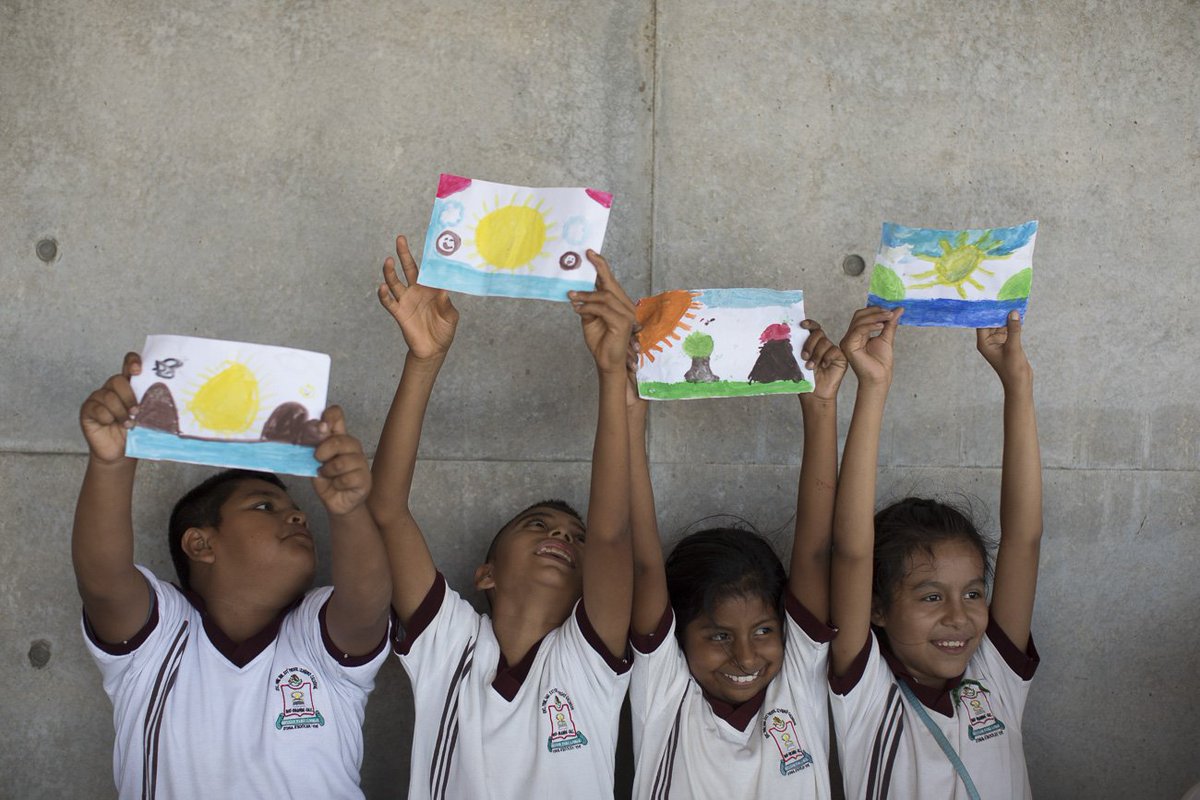 casawabi's tweet image. Nuestro objetivo es generar un intercambio cultural en conjunto con las comunidades aledañas mediante nuestros 5 proyectos comunitarios: residencias, exposiciones, barro, cine y nuestra Biblioteca Móvil. 

#ProgramasComunitarios #MakeADifference #ChangeRealities #WabiExperience