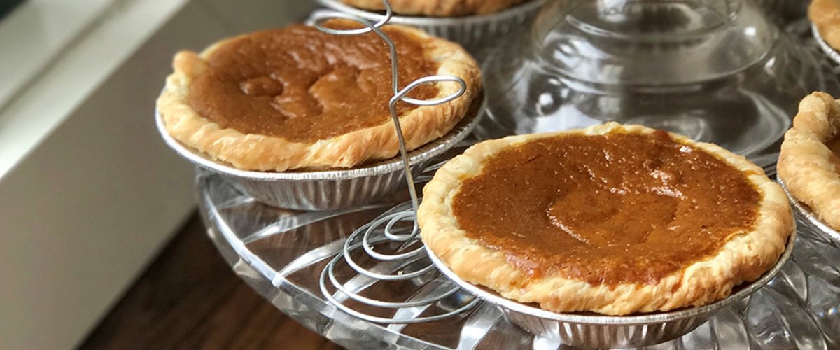 ArlingtonVA's tweet photo. More tasty treats on the way at tomorrow's #MadeinArlington Pop-Up Shop, the last one of the summer. Check it out at Plaza Branch Library, 12-3 pm. @aedbizinvest https://t.co/78vf7GOwhW