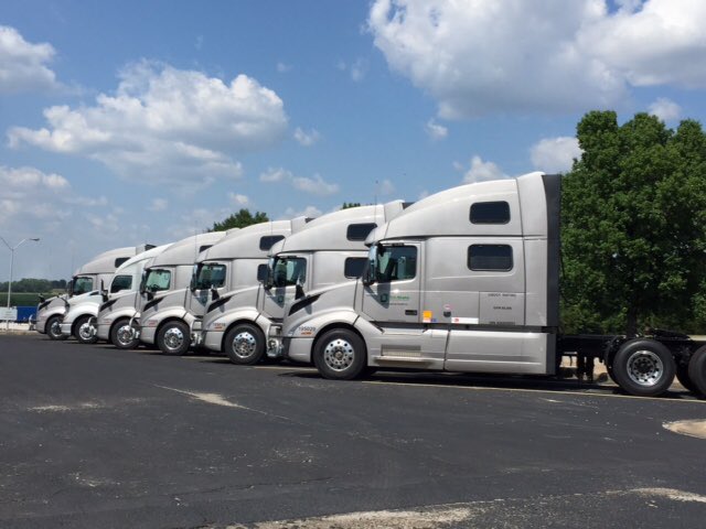 tristatetruck's tweet photo. ROLL CALL... Lined up and ready. Tri-State Motor Transit in Joplin, MO taking delivery of 65 Volvo 860βs.
#tristatetrucks #takingdelivery #rollcall #volvotrucks #heavydutytrucks https://t.co/hQWUiKZMMt