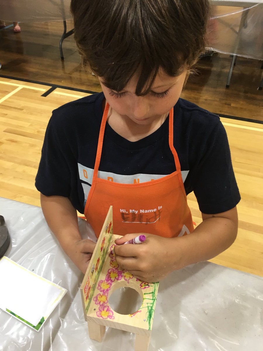 JBSummerHeat's tweet photo. Home Depot Day! One of our favourites! ♥️ @DSBNSummerHEAT #planters #handykids https://t.co/b1BFM9g1MO