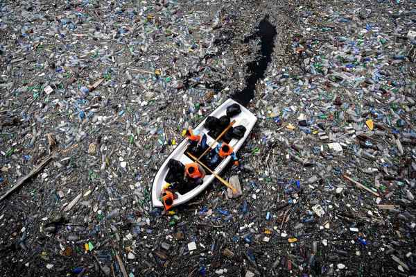 thisiscollec's tweet photo. Trash Archi-Cycling #Workshop +Info: https://t.co/6fNO7sTSna we need to show the impact of #plasticpollution #Wasteland not only around the world but what's right in front of us. https://t.co/zD2EcWrPfq