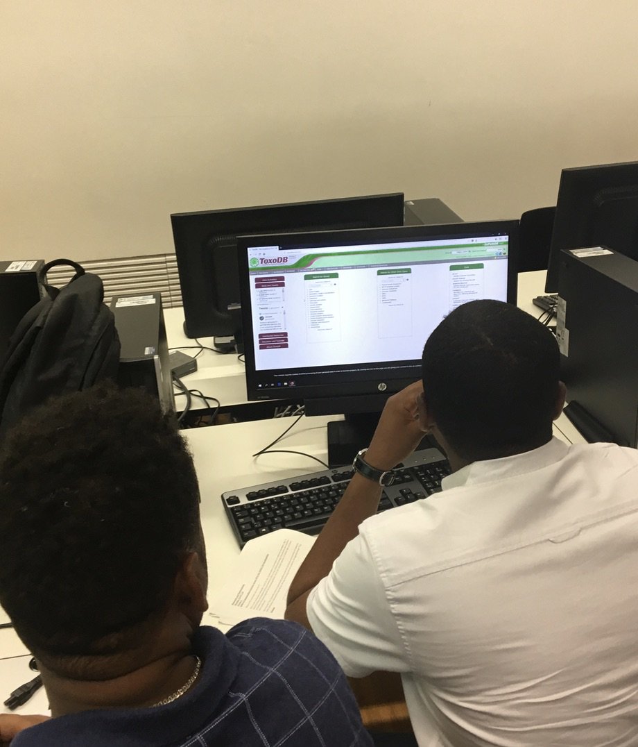 mideastbop's tweet image. Mehdi Ghorbal using #ToxoDB and #PlasmoDB to discuss results and future work based on module 1 results at #MeBoP2018 - doing a great job teaching how to use the databases! @eupathdb