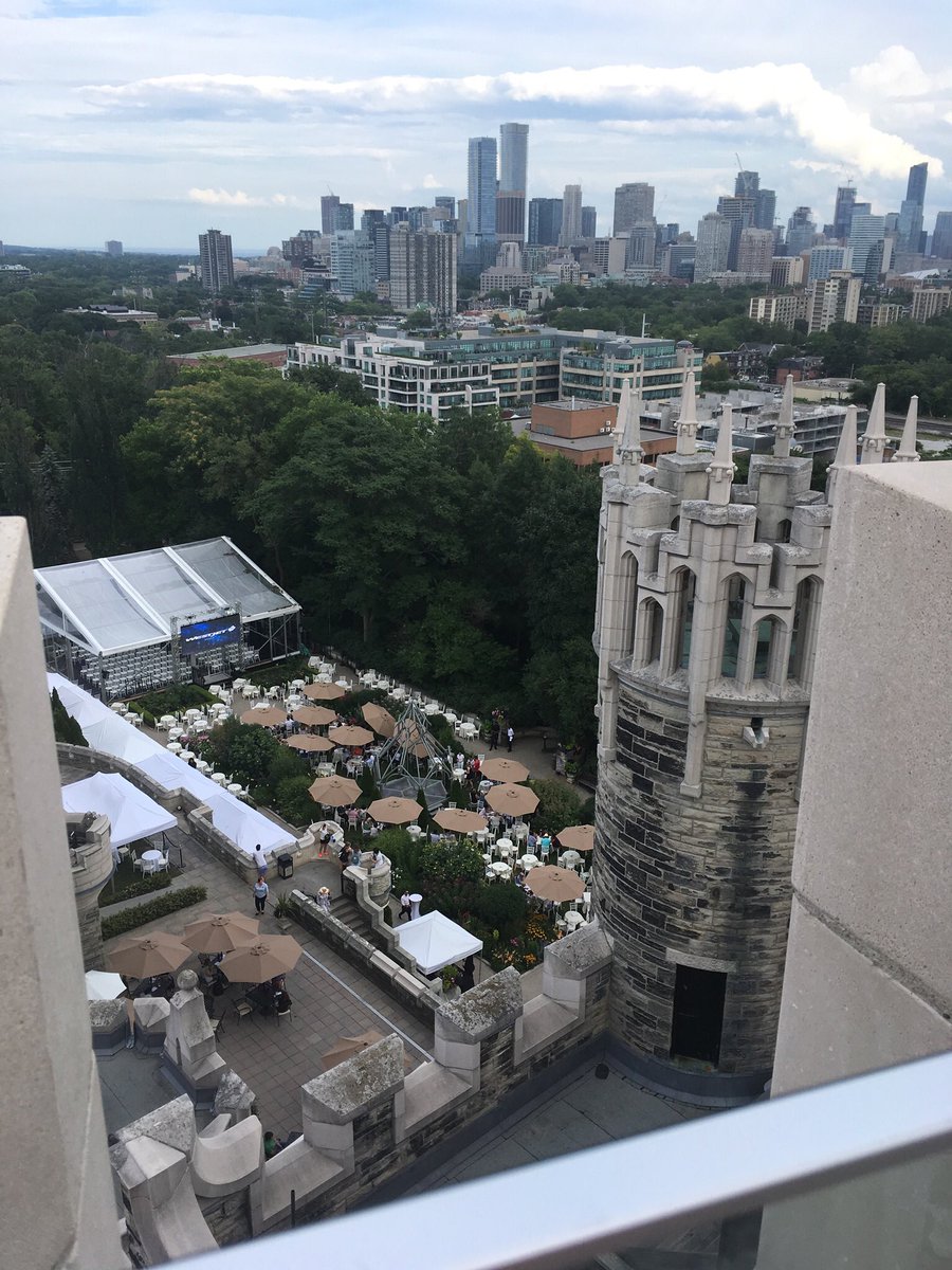 FameUV's tweet photo. #CasaLoma #CanadaHistory #RealCastle #OnTheTop 😍🇨🇦❤️😱 https://t.co/QkPEhbpWL7