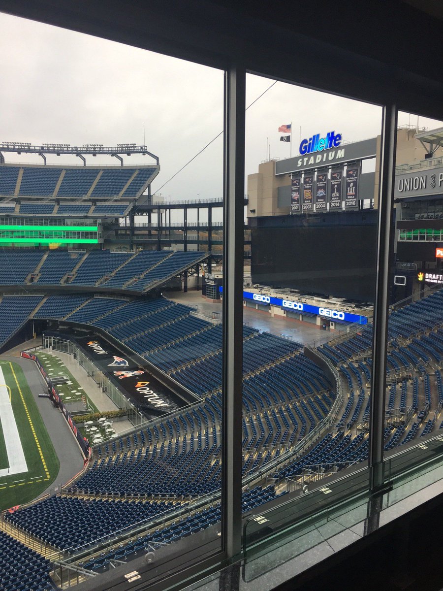 NewEnglandOAUG's tweet image. Let&apos;s get you into a Suite at Gillette Stadium! Submit an abstract to present at the annual meeting @NEJointOracleUG Collecting abstracts now through Aug 31. eventbrite.com/e/presentation…
