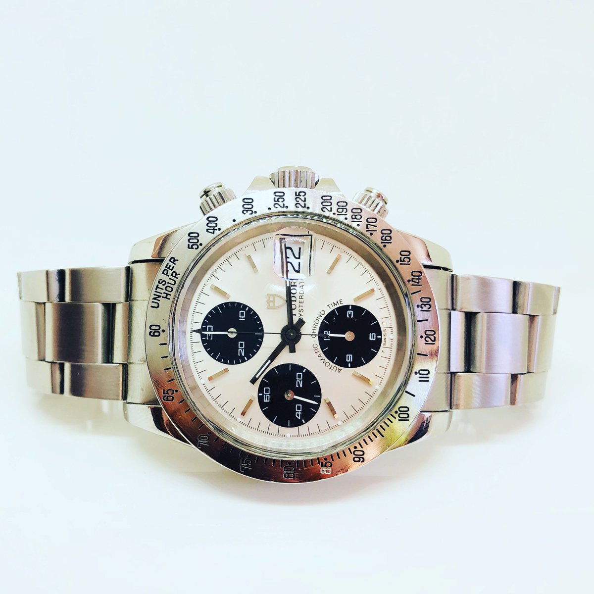 WatchEnvy's tweet photo. #Tudor #BigBlock #Chronograph #79180 #Chronograph #Circa1992 #PandaDial #Sportswatch #wristwatches #watchobsession #watchesofinstagram #luxurylifestyle #watchoftheday #watchporn #watchenvy #watchenthusiast #luxurywatches #thinkpawnthinkcanterburyjewellers https://t.co/1tWwhaNQTE
