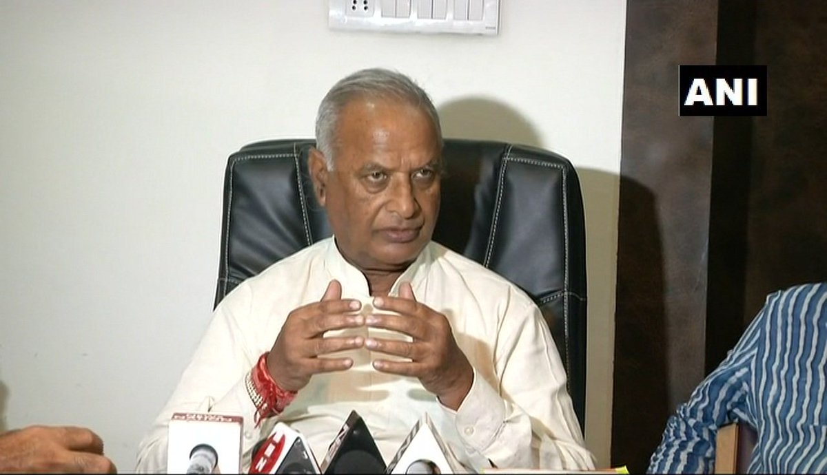 ANI's tweet photo. When Humayun was dying, he called Babur and told him, "if you want to rule Hindustan, you must keep three things in mind- respect cows, brahmins &amp; women": Rajasthan BJP President Madan Lal Saini. (24.07.18) https://t.co/ADIscc64vH