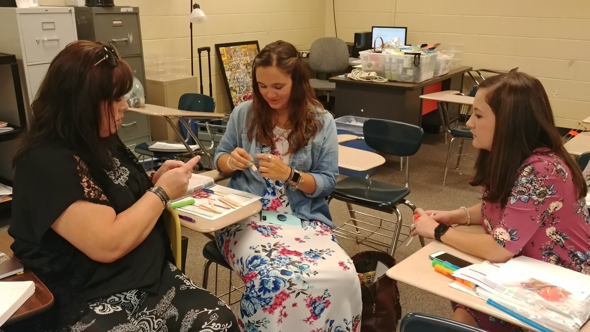 mrskrhodes's tweet photo. Bedford County 4th grade teachers learning about new standards.  #bcscore18 https://t.co/ubbmkqtvAH