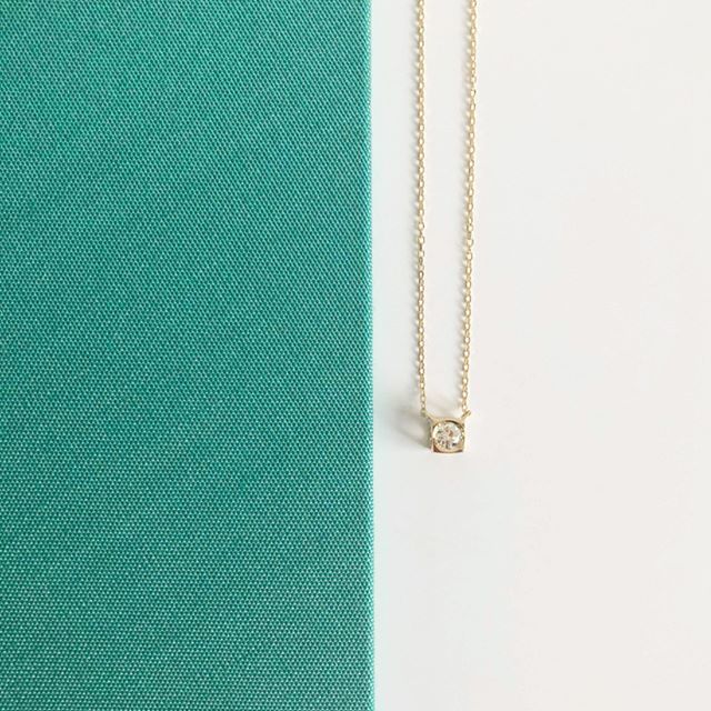 Enjoy this summer to discover yellow gold Le Cube Diamant novelties in our boutiques and on dinhvan.com
(Yellow gold and diamond Le Cube Diamant necklace)
#dinhvan #paris #jewels #jewelry #cube #diamond #gold #summer #novelties ift.tt/2LBKgTz