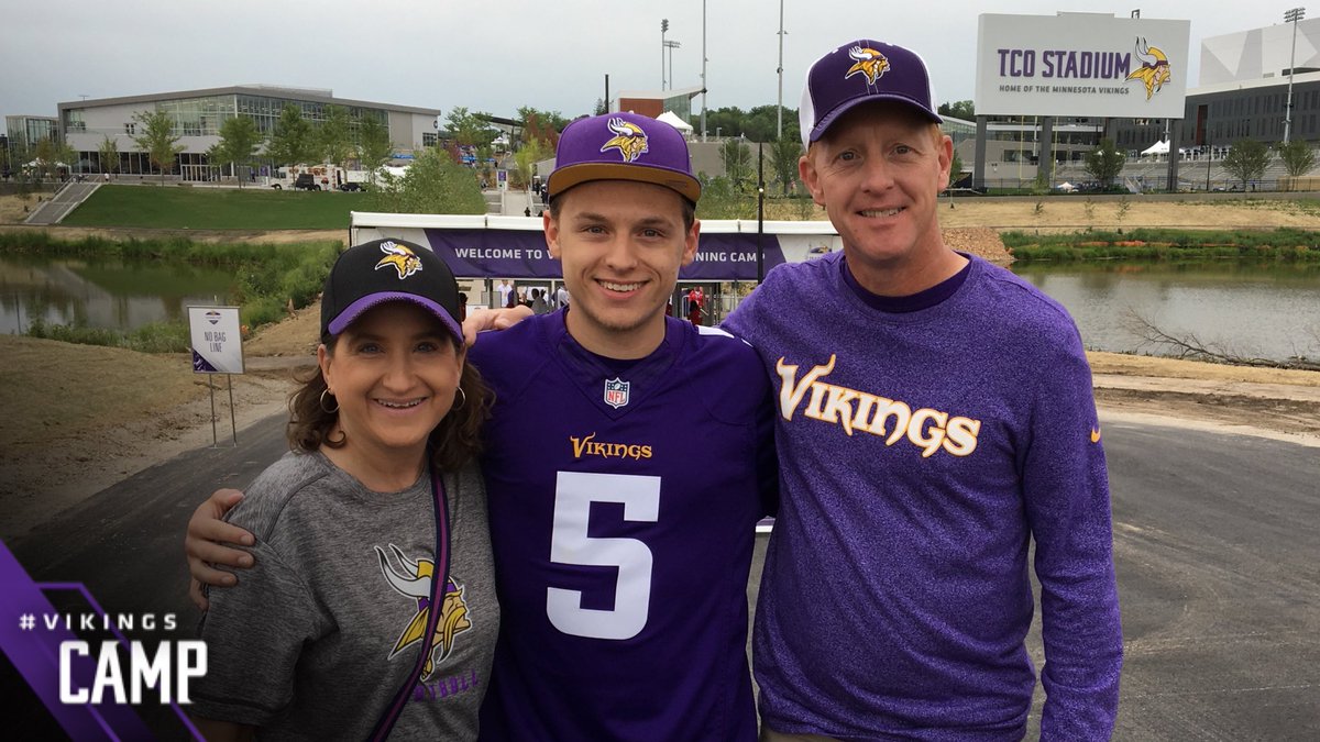 The first fans made their way to #VikingsCamp this morning. https://t.co/23PzBDMEo2