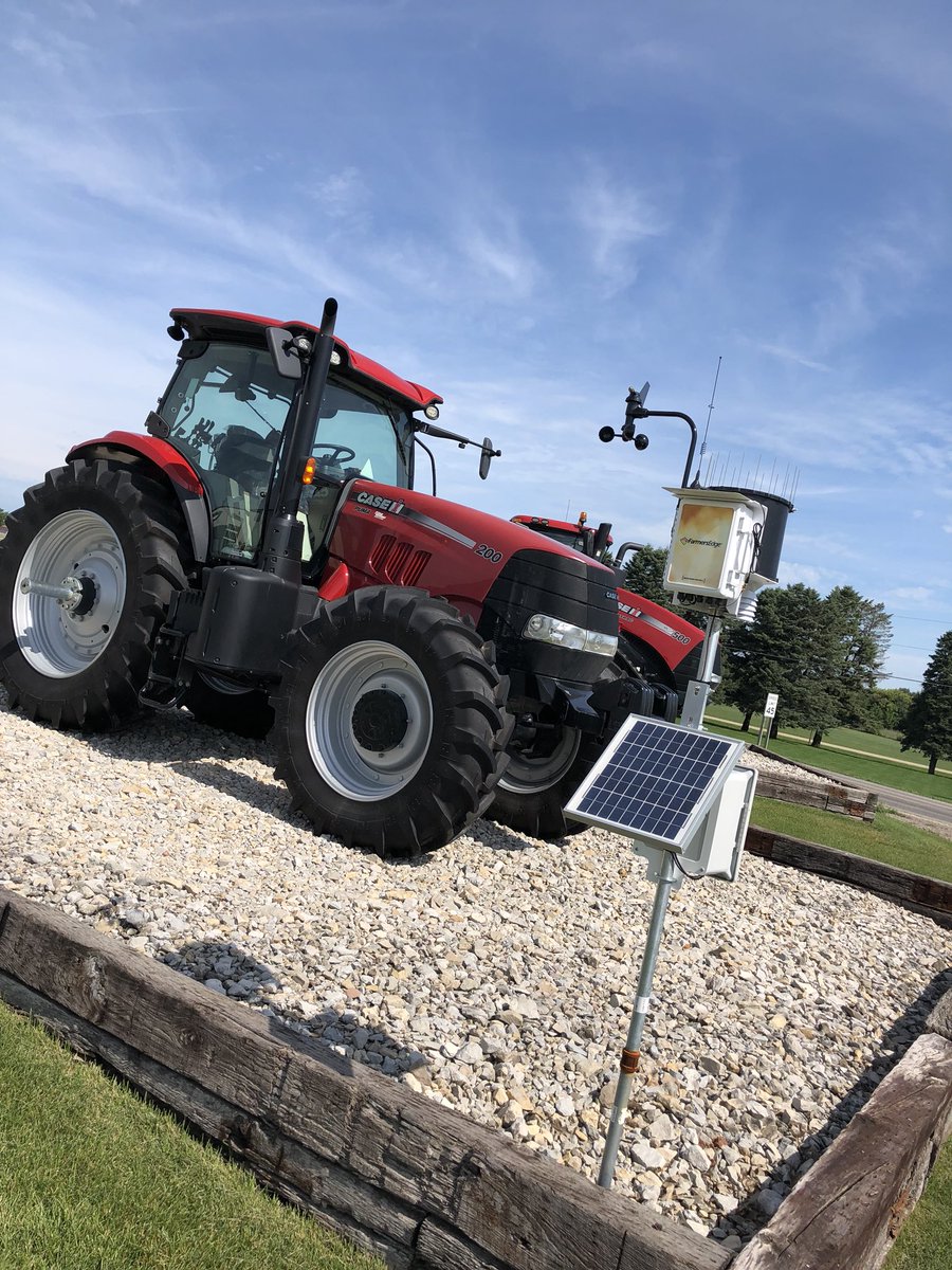 #SmartFarmingIs...when two great companies come together as one!  Look at that FE weather station in front of that pretty red tractor!  <a href="/farmers_edge/">Farmers Edge</a> is having another great meeting at <a href="/TitanAg/">Titan Machinery Ag</a> in Grundy Center!  Come farm smart with us and let us install you a weather station!