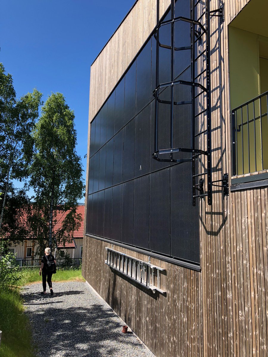 Solar panels on the side of an affordable rental housing development in #Oslo - developed within a matter of weeks (and now housing refugees). Affordable housing *should* be be green. #BigPicture #GreenCity