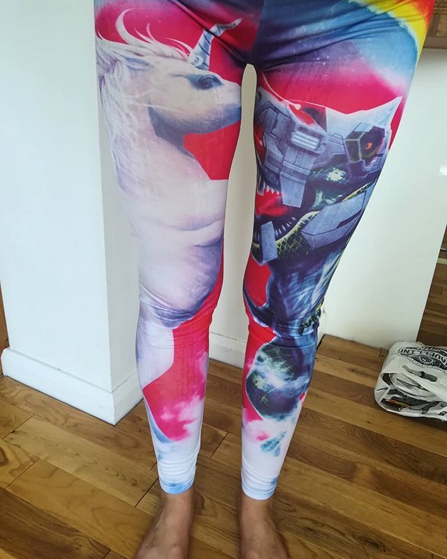 anghenn's tweet photo. School's out at last!!! and crazy new running leggings from a friend (thanks @ignisdragon) a la 'pants of perspective' @annamcnuff Bring on the summer! #schoolsout #pantsofperspective #familyadventures #summer https://t.co/URiJ8soavB https://t.co/Y6MJEsl0ar