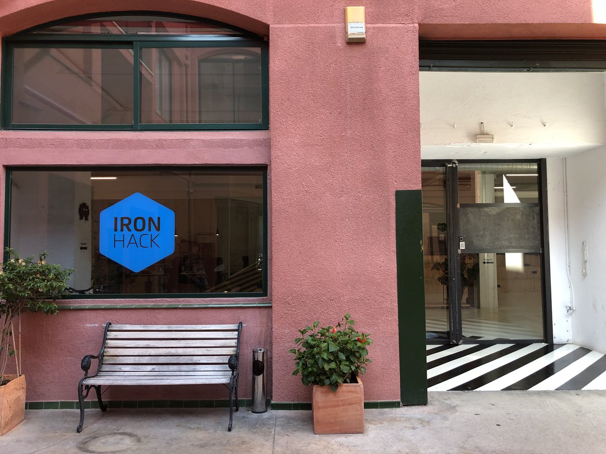 adrianafreitas's tweet photo. Early on @IronhackBCN for the @simonstubben #bcndataeng #datascience event w/ @razobravo on #SocialPhysics #dataEngineering #CompetitiveCooperation based on @medialab @alex_pentland work https://t.co/4FCkSAYIs2