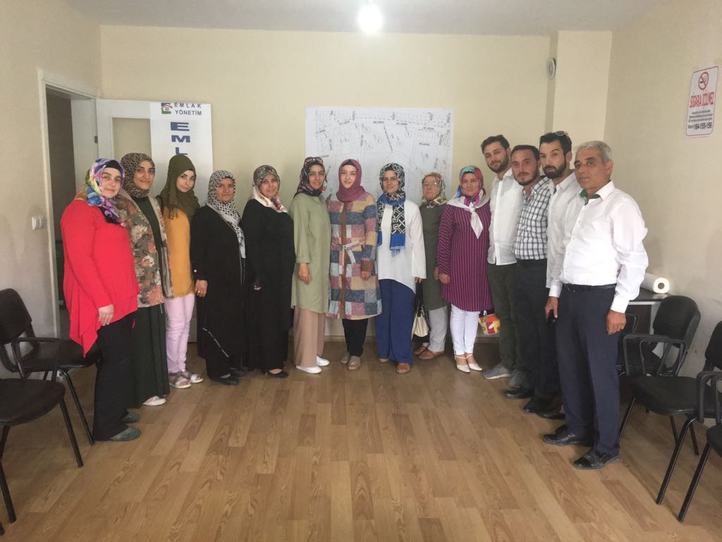 Emlak Yönetimi  Genel Merkezinden gelen Semiha İslamoğlu ile hasbihal ettik.  Toki Site müdürlerimiz ve halkımızın talepleri hakkında görüşmeler yaptık.