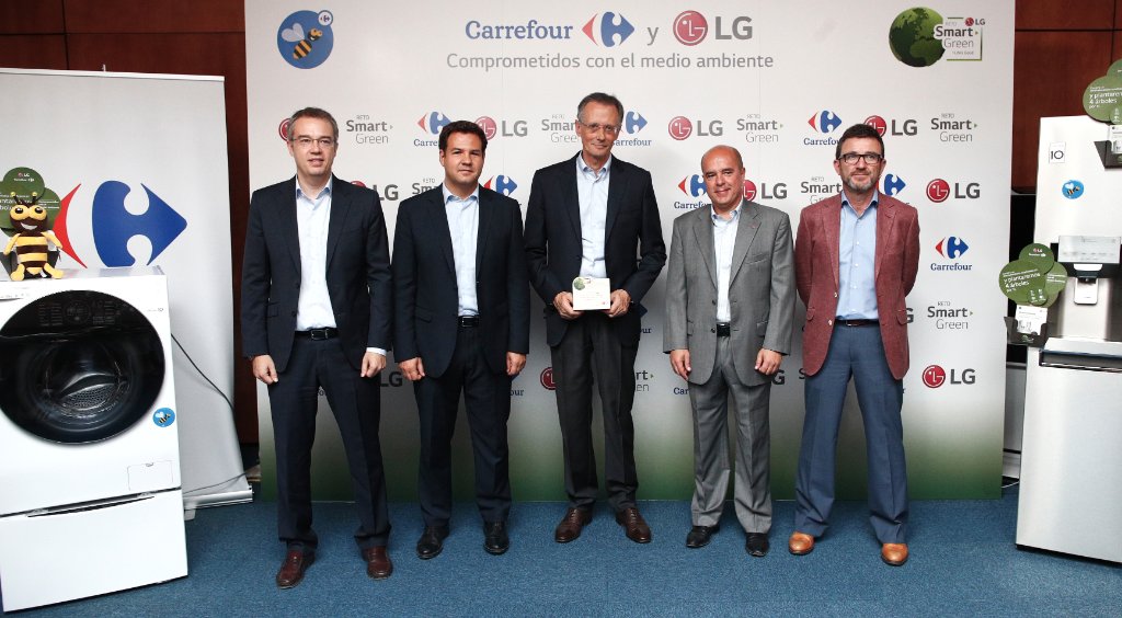 lgespana's tweet photo. En el cuidado del planeta debemos trabajar todos juntos. Desde hoy @CarrefourES nos ayudará a conseguir reducir en 55.000 toneladas las emisiones de CO2 a la atmósfera con nuestro #RetoSmartGreen 🌍 https://t.co/zj5ipIa1xo