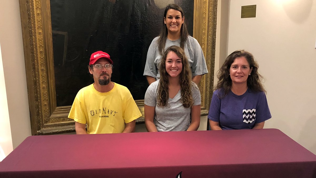 GoCUPhoenix's tweet photo. SB: Dyersburg's Luckett inks with CU softball @CU_Birddawgs #Impactful https://t.co/tb6BFyPA51 https://t.co/B9S93DDs0w