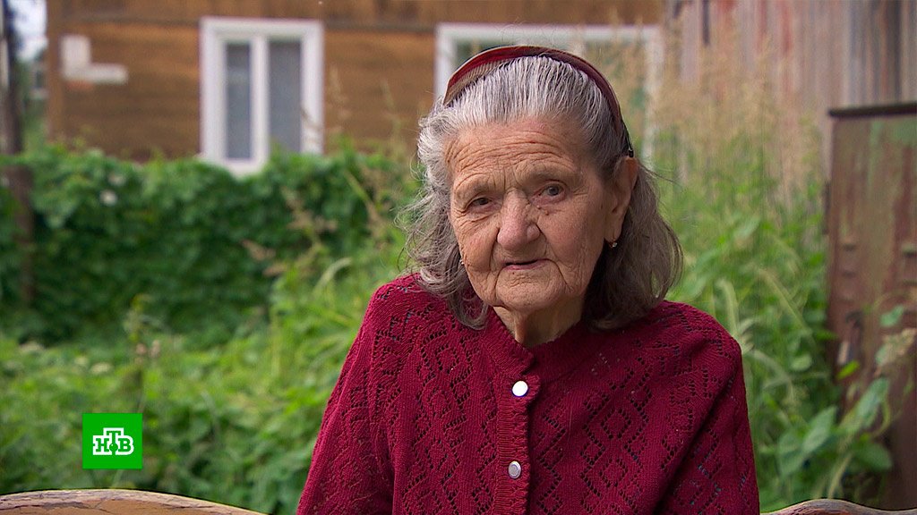 бабушка годы молодые. пожилая женщина. девочка с бабушкой. женщина среднего возраста. бабушка годы молодые.