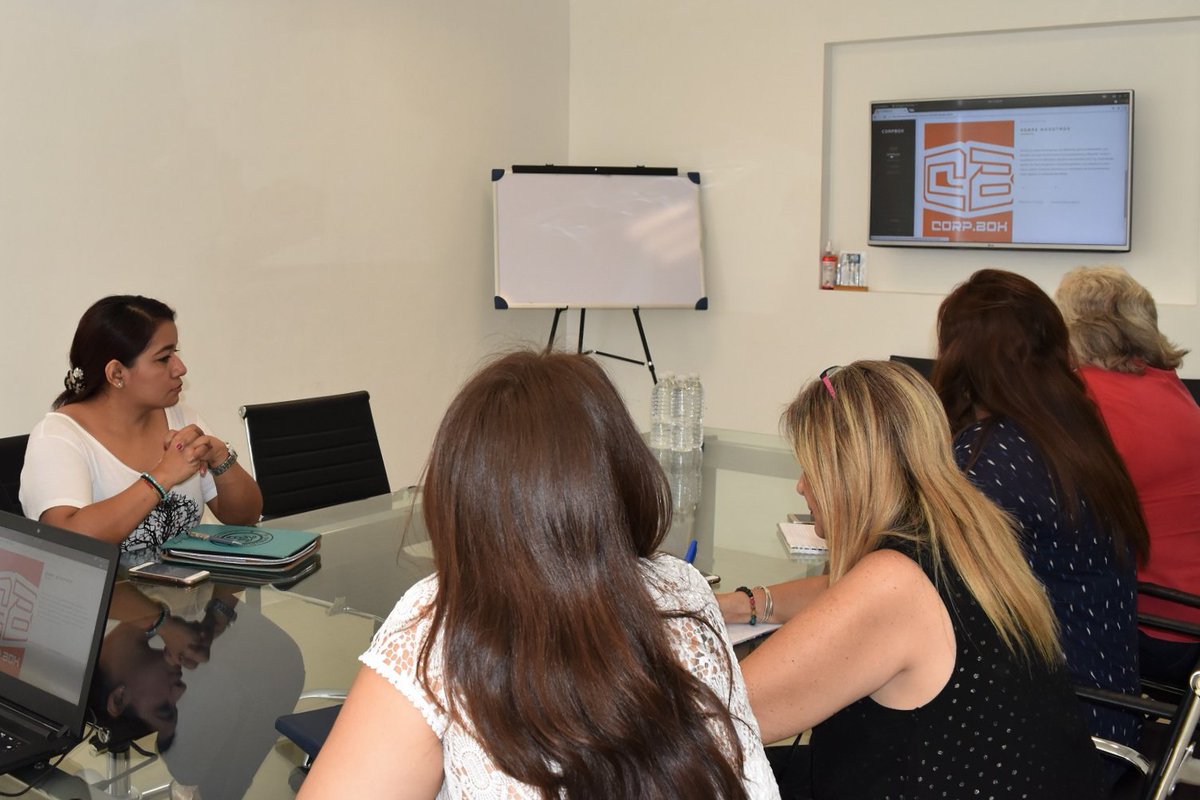 Sedeco_Campeche's tweet photo. En #SedecoCiudadDelCarmen recibimos a los jóvenes emprendedores que conforman #CorpBox, una agrupación integrada por varias empresas, que presentaron sus actividades y proyectos. https://t.co/TmdVzAIKlP