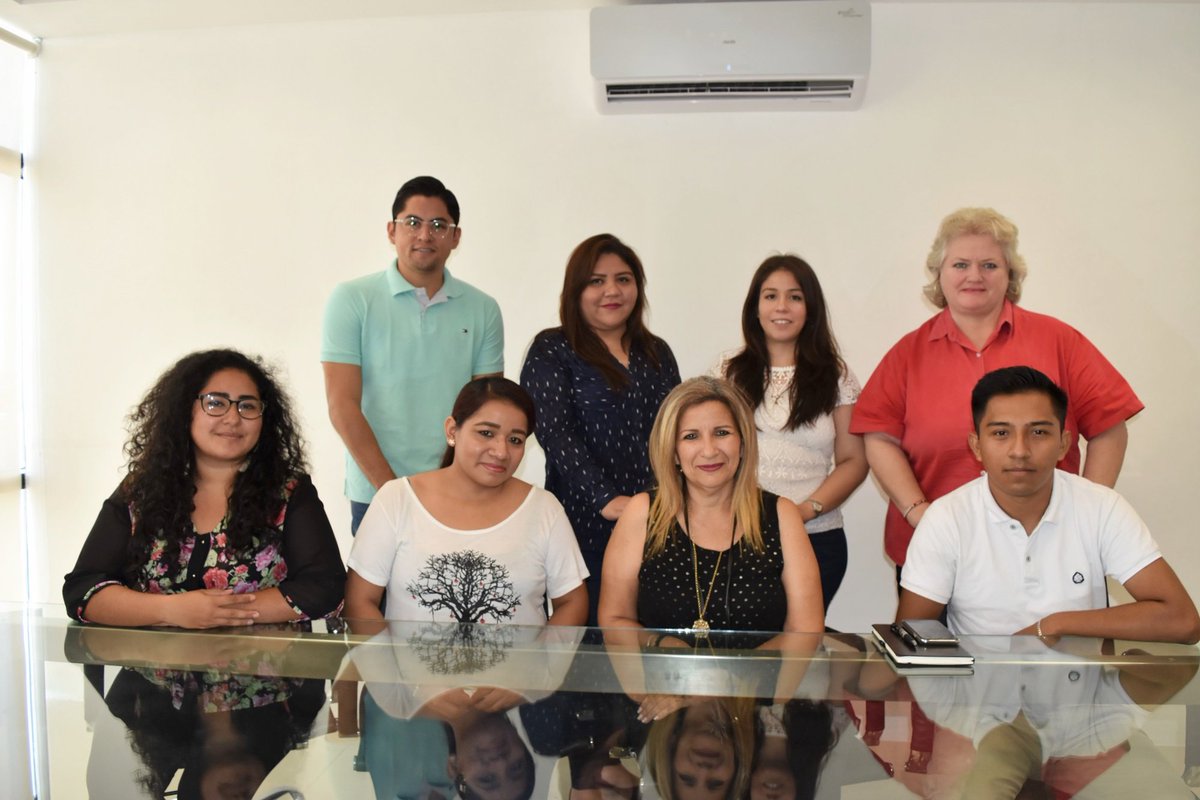 Sedeco_Campeche's tweet photo. En #SedecoCiudadDelCarmen recibimos a los jóvenes emprendedores que conforman #CorpBox, una agrupación integrada por varias empresas, que presentaron sus actividades y proyectos. https://t.co/TmdVzAIKlP