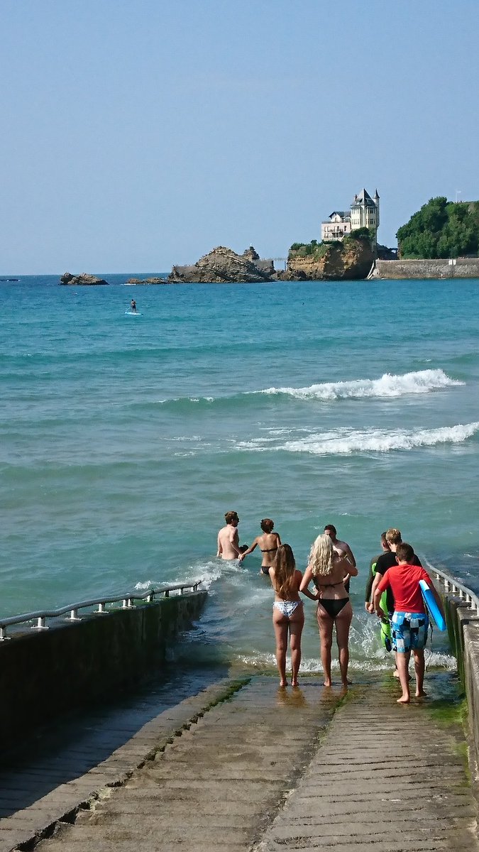 Calticom64's tweet image. La plage de la #CôtedesBasques sans plage !!! #Biarritz #surf #paysbasque