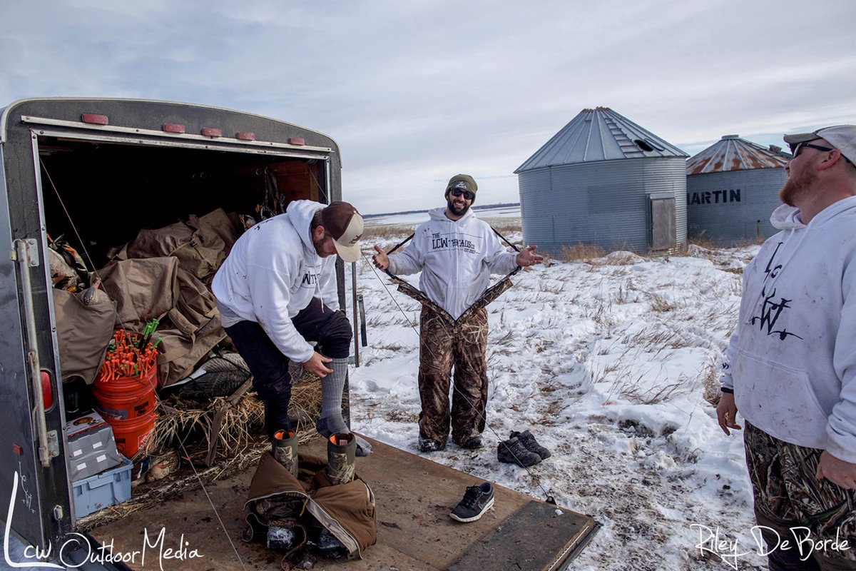 LCWaterfowl's tweet photo. When it all works out. Not much beats those post game talks and smiles !!!
Photo credit: ๐ธ @rdeborde_
.
.
#lastcallwaterfowl #lcwoutdoormedia #makeeveryframecount #hunting #huntinglife https://t.co/rJqXnknTrw