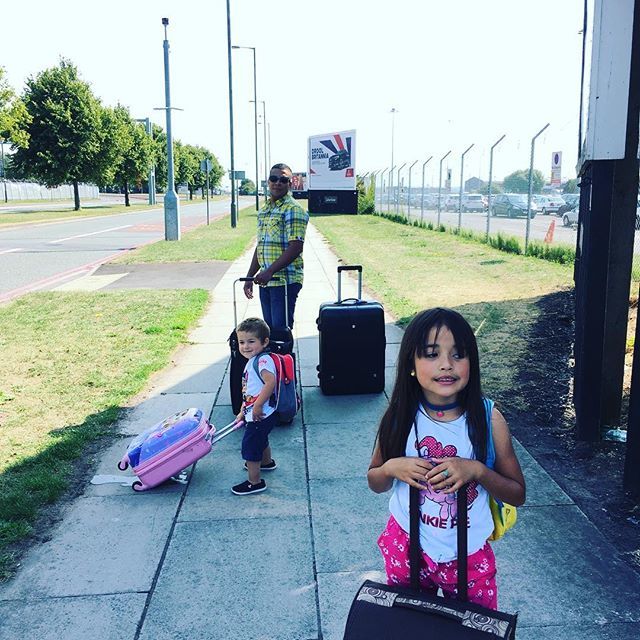 elituesbay's tweet image. All the excitement, all the ‘are we there yet?’, mean only one thing... #Barcelona here we come!! ✌🏻💙😍 #johnlennonairport #goingbackhome #summerholidays #thefamilytreasureonaplane #toddlersandsuitcases #travellingwithkids #travelkids ift.tt/2AcRn0s