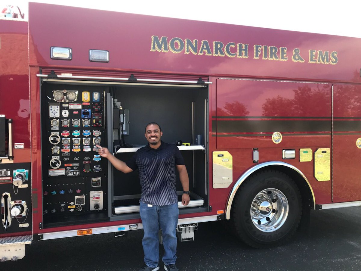KDedede040516's tweet photo. Spreading the good word of FirstNet to our First Responders! Excited for this opportunity and appreciate their service! @mvitty01 @AnelaBeslagic @MickFJJr @Awaggs22 #FirstNet #lifeatATT #MidStateProud #POWERCENTRAL #firstresponderappreciation https://t.co/zlpEY36LUq
